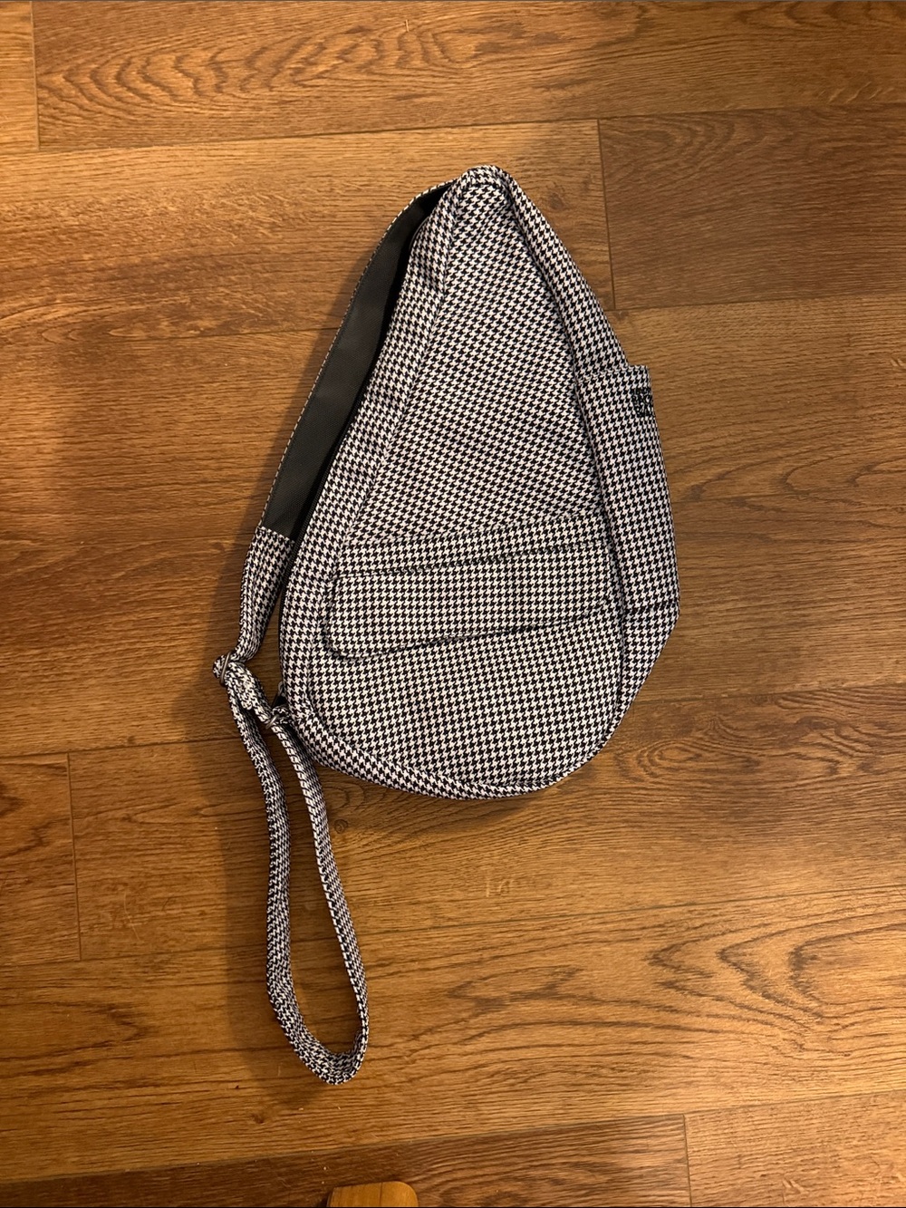 Houndstooth Sling Wristlet Bag - Black & White healthy back bag